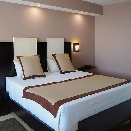Cafe De Rome Hotel Дакар Екстериор снимка