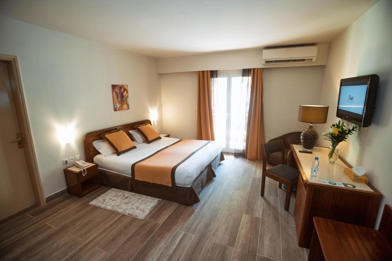 Cafe De Rome Hotel Дакар Екстериор снимка