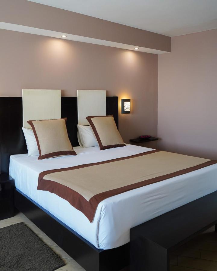 Cafe De Rome Hotel Дакар Екстериор снимка