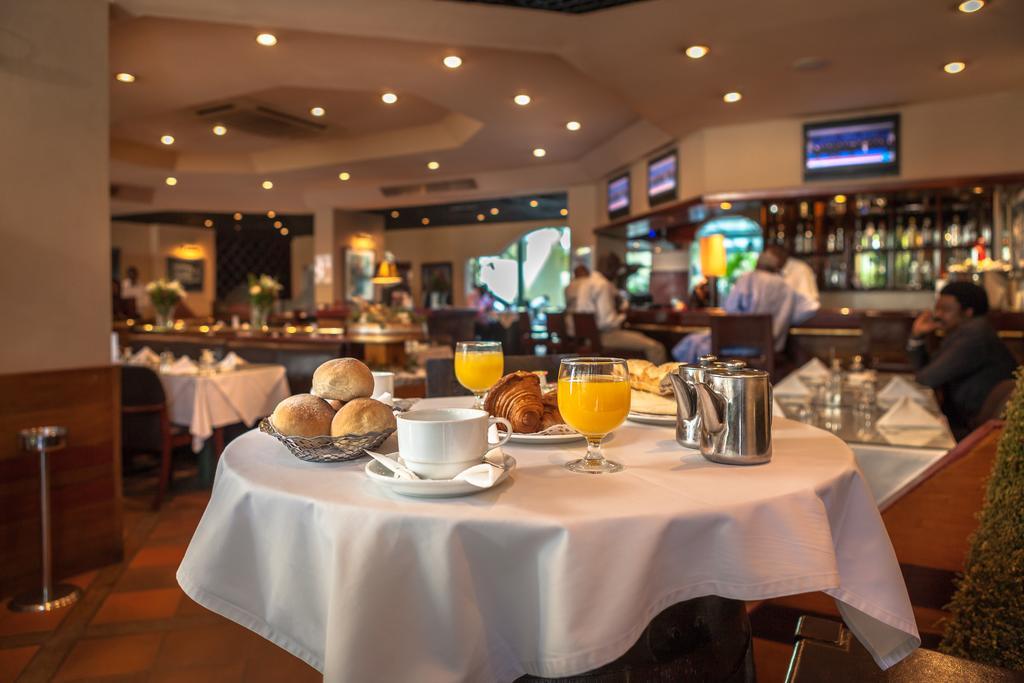 Cafe De Rome Hotel Дакар Екстериор снимка