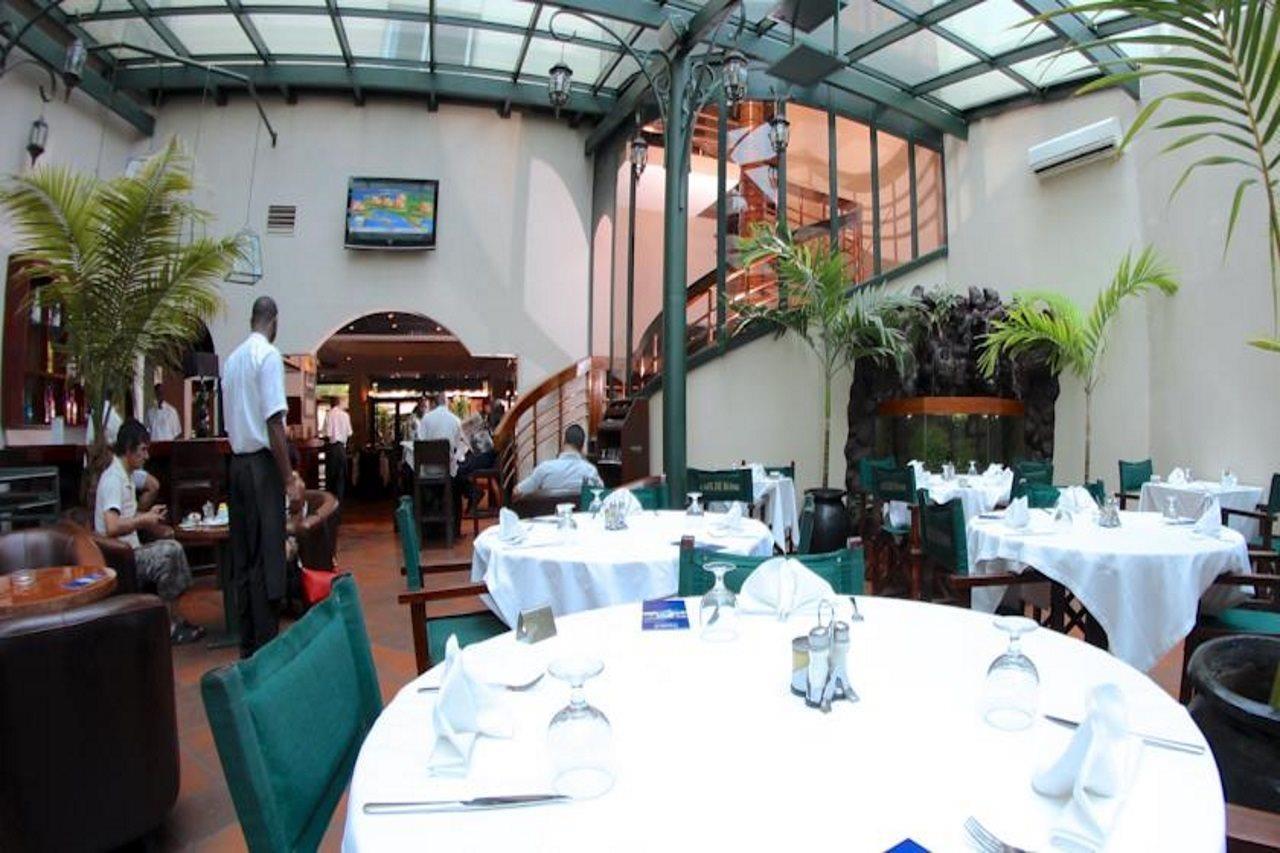 Cafe De Rome Hotel Дакар Екстериор снимка